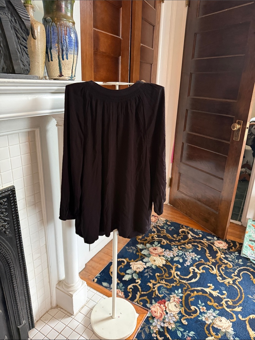crown & ivy Black Split-V Peasant Blouse- worn twice- great shape 64.50 retail - Picture 8 of 8